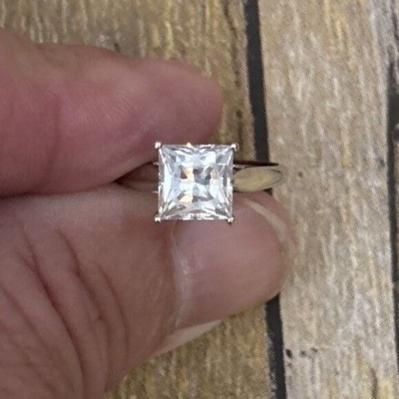 Cubic Zirconia Ring 10k White Gold CZ Ring 2.32 Grams Size 6 3/4 6.75 - Picture 1 of 10